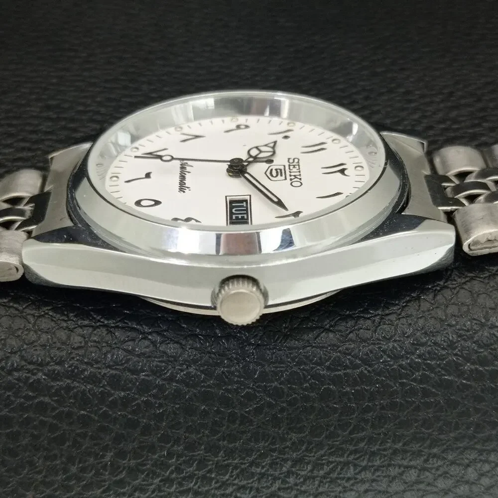 Vintage 1982 Seiko Automatic Mens Silver Watch W/daydate & Silver accents